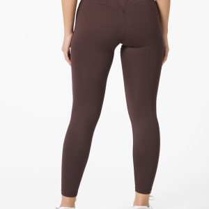 Introducing our all-new Compression 4.0 Legging (Cocoa) - the upgraded version of our best-selling Compression 3.0 with an exciting addition of an enhanced back detail! Designed to elevate your workout experience, these leggings offer the same incredible features you know and love, with some added enhancements.