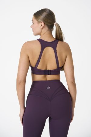 Elevate your workout wardrobe with the Legacy Zip Bra (Plum) from our Legacy Activewear Collection. Designed for movement, support, and ultimate comfort, this sports bra combines functionality with trend-forward style.