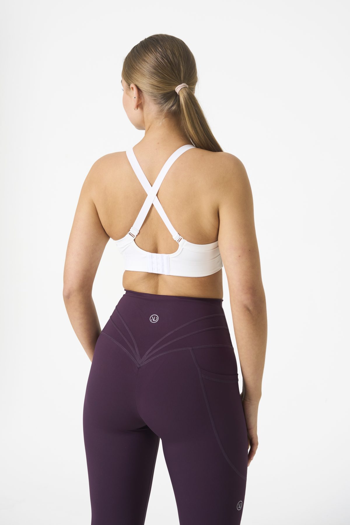 Introducing our all-new Compression 4.0 Legging (Plum) - the upgraded version of our best-selling Compression 3.0 with an exciting addition of an enhanced back detail! Designed to elevate your workout experience, these leggings offer the same incredible features you know and love, with some added enhancements.