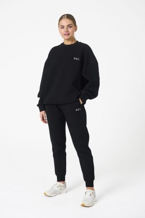 Part of the Elements Activewear Collection, the Legacy Jogger (Black) is designed for movement, comfort, and everyday versatility. Crafted with a premium blend of 74% Nylon, 20% Polyester, and 6% Spandex, this jogger offers a soft, stretchy fit that feels as good as it performs.