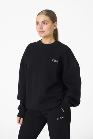 Elevate your everyday style with the Legacy Oversize Sweater (Black), the perfect blend of comfort and versatility. Crafted from a premium fabric mix of 74% Nylon, 20% Polyester, and 6% Spandex, this sweater is designed for maximum durability, softness, and stretch, ensuring it moves with you through any activity.