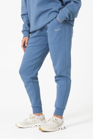 Part of the Elements Activewear Collection, the Legacy Jogger (Blue) is designed for movement, comfort, and everyday versatility. Crafted with a premium blend of 74% Nylon, 20% Polyester, and 6% Spandex, this jogger offers a soft, stretchy fit that feels as good as it performs.