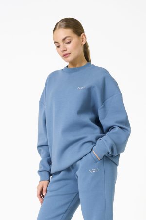 Elevate your everyday style with the Legacy Oversize Sweater (Blue), the perfect blend of comfort and versatility. Crafted from a premium fabric mix of 74% Nylon, 20% Polyester, and 6% Spandex, this sweater is designed for maximum durability, softness, and stretch, ensuring it moves with you through any activity.