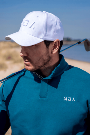 For those looking for a stylish and performance-driven 1/4 zip, the Tempo Golf 1/4 Zip (Teal) is the perfect choice. With its premium material, flatline design, and slimming fit, you can look and feel your best while playing golf. Whether you’re a beginner or a professional, the Golf 1/4 Zip is the perfect choice for any golfer.