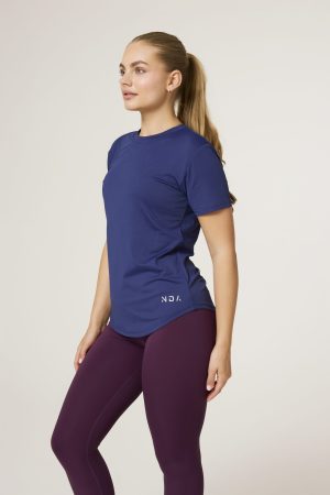 Introducing the Women's Training Tee (Navy) - the ultimate workout companion for fitness enthusiasts! Made with a perfect blend of polyester and spandex, this tee offers maximum comfort and flexibility for all your training needs. This tee not only looks great but also allows for a full range of motion during your workouts. But what sets this training tee apart is its innovative heat gear technology. This technology is designed to quickly and efficiently pull sweat away from your skin, keeping you dry and comfortable even during the most intense training sessions.